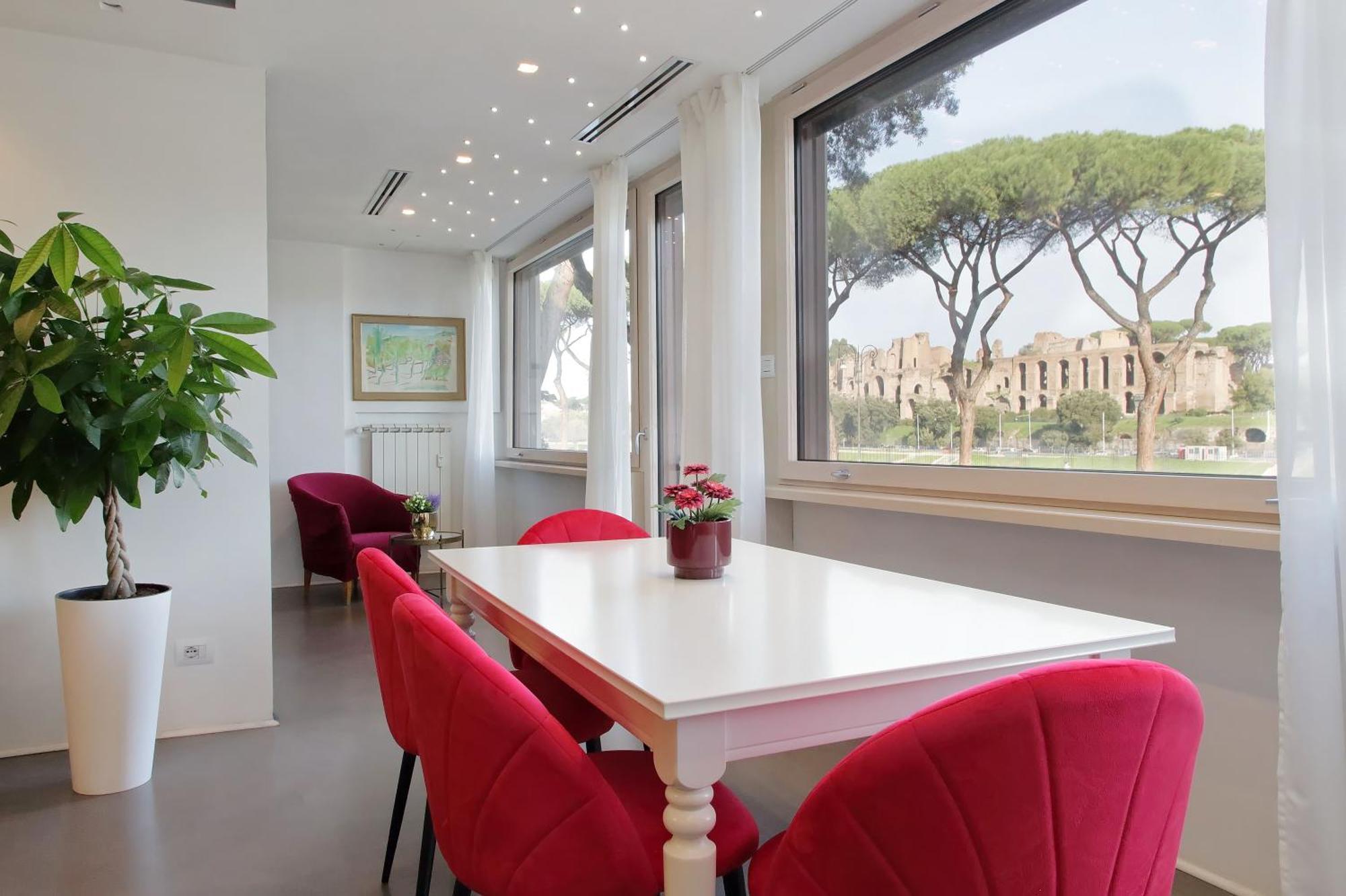 Ych-exclusive On Circus Maximus Apartment